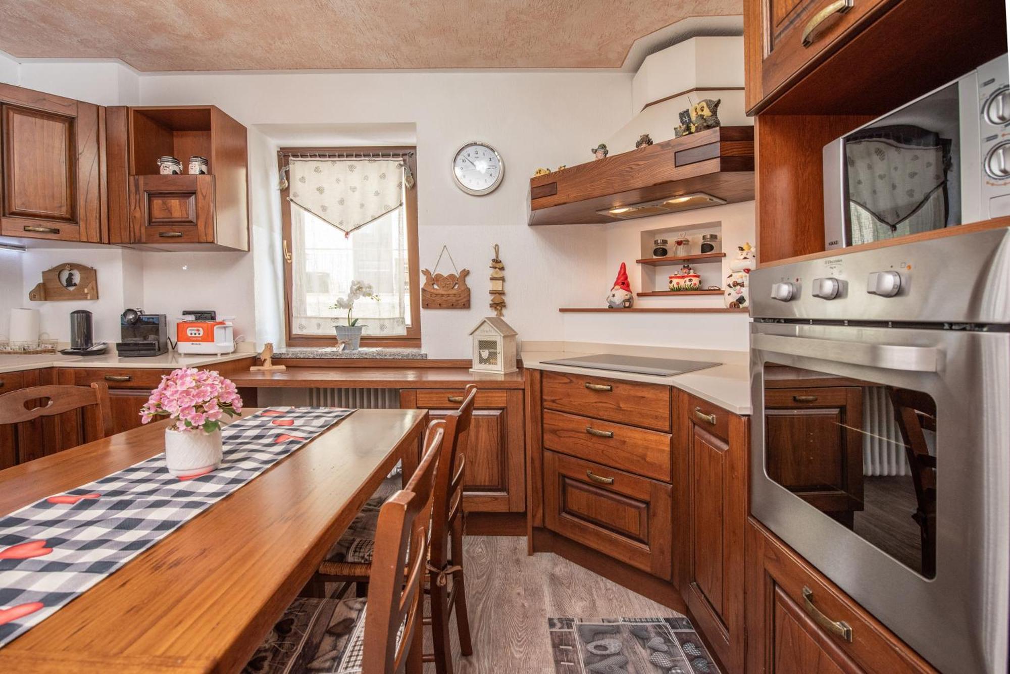 Casa Kristel Cir Comunale N 14 *